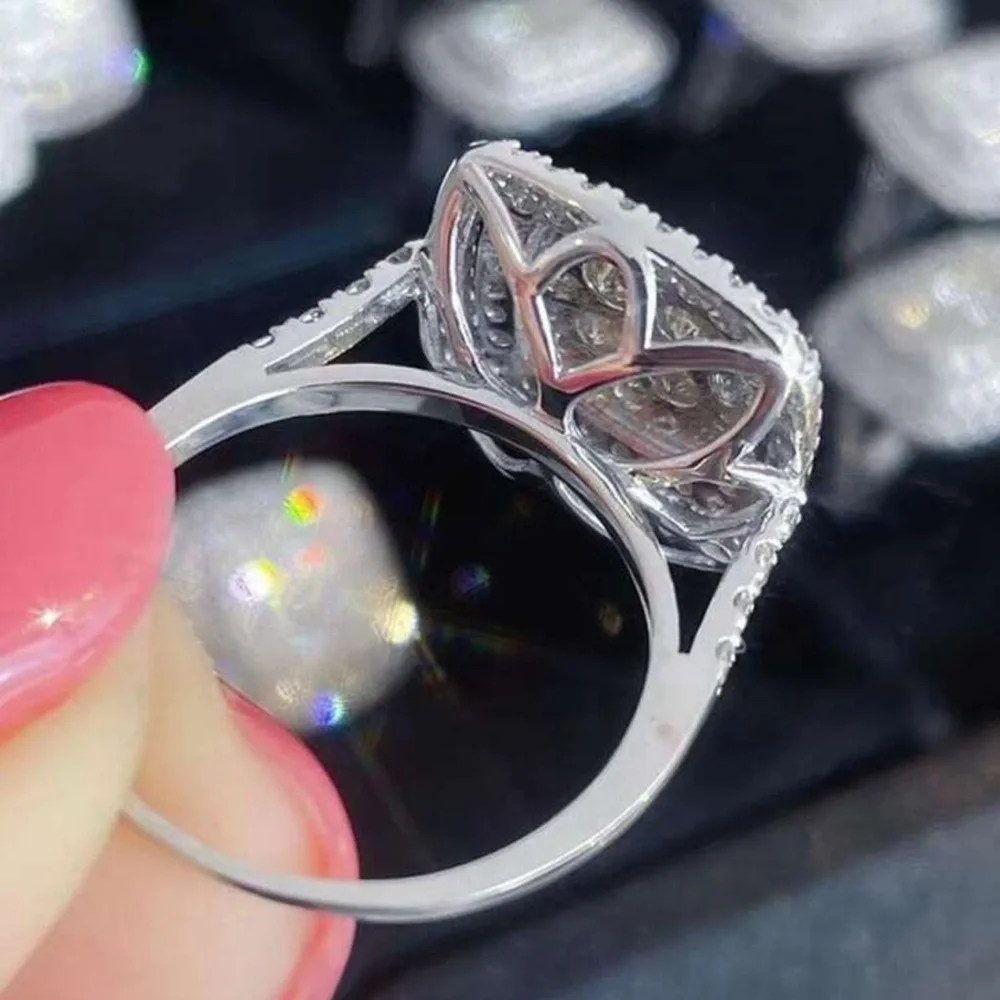 Dazzling Silver Women's Ring size 6